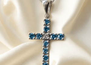 pendente croce diamanti blu