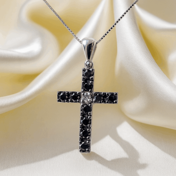 PENDENTE CROCE DIAMANTI NERI E DIAMANTE CENTRALE BIANCO CR06 - immagine 2